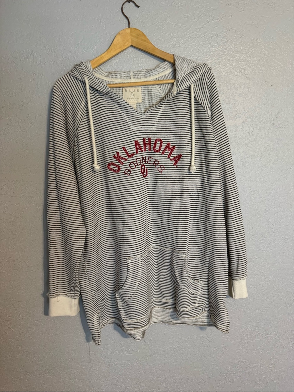 Oklahoma Striped Hooded Sweater - White & Black